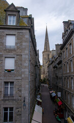 street leading to Saint-Vincent de Saint-Malo cathedral