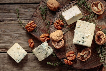 Blue cheese with walnuts and thyme.