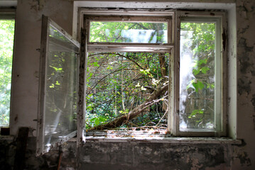 Fototapeta na wymiar abandoned window in the house