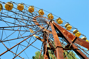 ferris wheel in the park