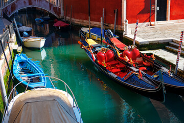 Fototapeta na wymiar Traditional gondola on water canal in Venice . Famous boats of Venezia