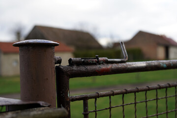 An iron eyelet with which the outdoor gate is locked.