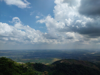 Fototapeta premium Paisaje de Llanura con Nubes