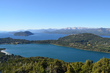Fototapeta na wymiar lake in the mountains, bariloche, patagonia