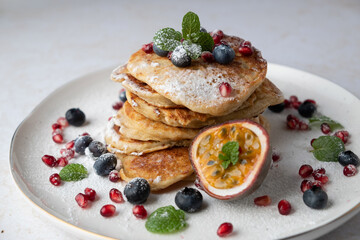 pancakes with berries