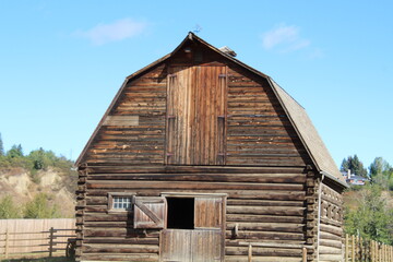 old wooden barn © Michael Mamoon
