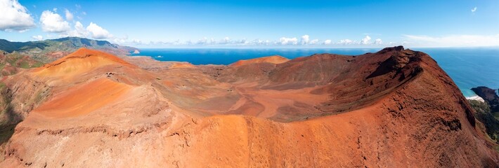 magnifique vue a&eacute;rienne de la cote sud de l'ile de UAHUKA et de son crat&egrave;re avec vue de la baie de HAAVEI 