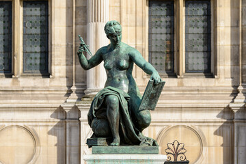 Obraz premium The town hall , in Europe, in France, in Ile de France, in Paris, Along the Seine, in summer, on a sunny day.