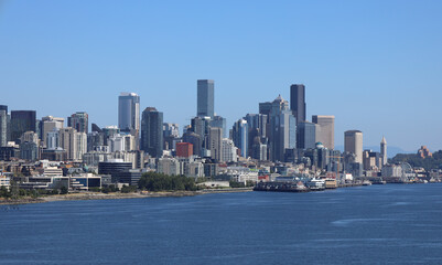 Fototapeta na wymiar Panorama of Seattle waterfront in a sunny day