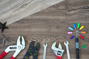 いろいろな種類の工具の背景画/コピースペースあり