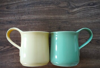 色違いのマグカップ/コピースペースあり