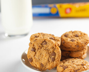 chocolate chip cookies and fresh milke