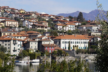 Naklejka premium Houses around lake Como in Italy