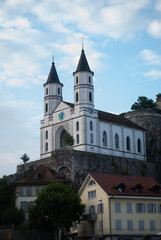 Fototapeta na wymiar View on church in mountain city in Alps