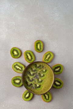Green smoothie bowl of kiwi fruit