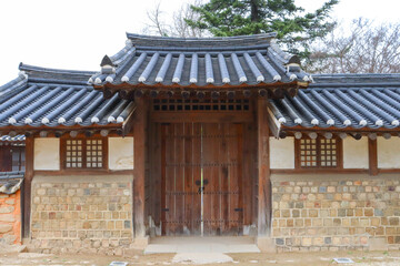 전주 한옥마을에서 본 전통 건물