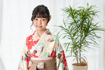 はかま姿の小学生の女の子	