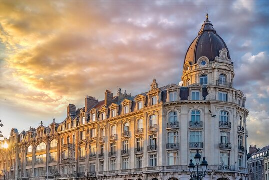 Paris, ancient facade boulevard Hausmann, with a beautiful dome
