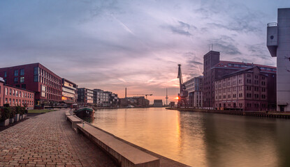 Fototapeta premium Münsteraner Hafen bei Sonnenaufgang, Münster, Münsterland, NRW, Westdeutschland, Deutschland, Mitteleuropa, Europa