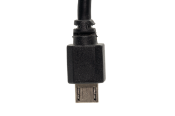 Nahaufnahme Schwarzes Micro USB Kabel von Oben