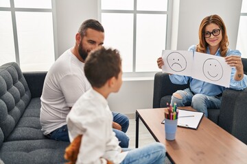 Obraz premium Family having psychology session looking emotion emoji draw at psychology center