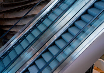 Obraz premium Modern automatic escalator system in shopping mall