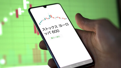 Investor analyzing an ETF. Funds stocks exchange ETFs Japanese text: Stocks Europe 600, buy. ストックス ヨーロッパ 600 証券取引所 投資 shares