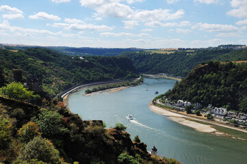 Burg Katz und die Loreley im Mittelrheintal