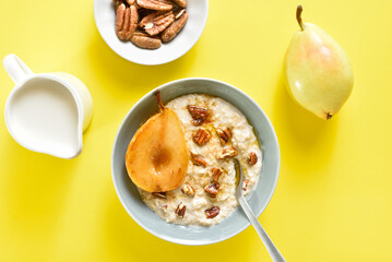 Oatmeal with caramelized pear and walnut