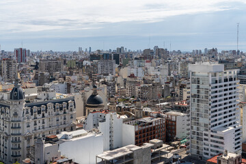 Obraz premium Buenos Aires Skyline: A Panoramic View of a Vibrant City