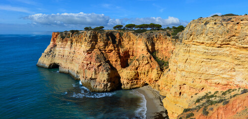 Die Felsalgarve bei Carvoeiro, Lagoa (Algarve, Portugal)