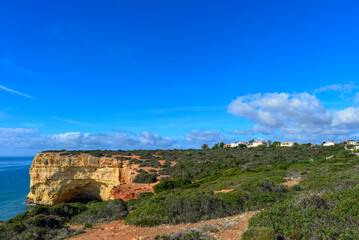 Fototapeta na wymiar Die Felsalgarve bei Estombar (Algarve, Portugal)