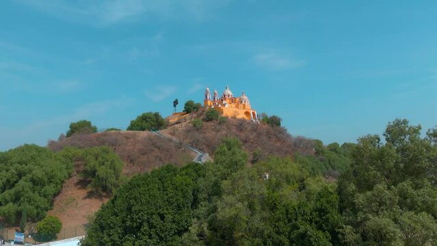 Acercamiento a Gran Pir&aacute;mide de Cholula