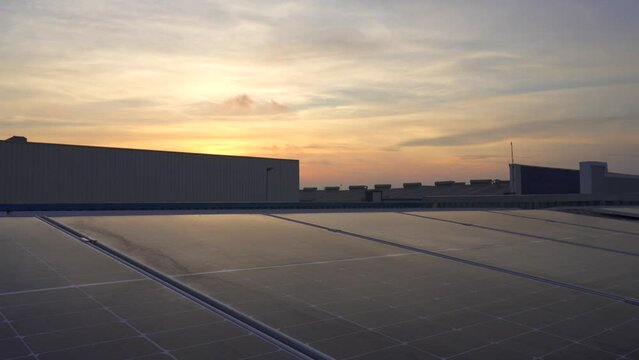 Placas solares atardecer time lapse