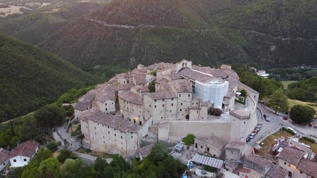 Drone flight over the Umbrian village of Vallo di Nera