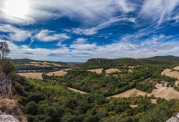 Fototapeta na wymiar Puycelsi (Tarn, France) - Vue panoramique estivale depuis les remparts du village sur la campagne environnante