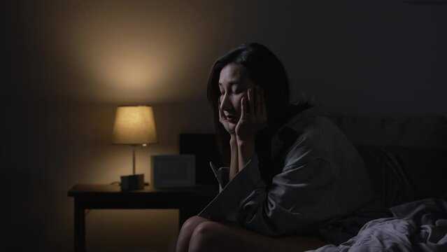 Depressed young Asian woman can not sleep from insomnia