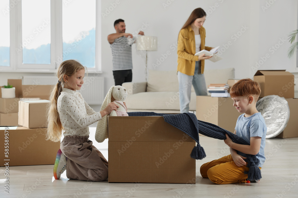 Canvas Prints Happy family settling into new house and unpacking boxes. Moving day