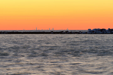Fototapeta na wymiar Chicago skyline in the distance after sunset