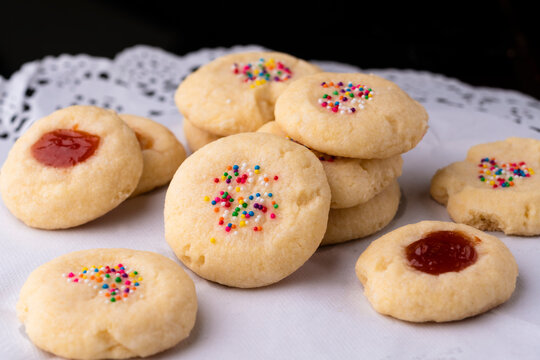 The polvoron or mantecado is a cake, generally small, made of flour.