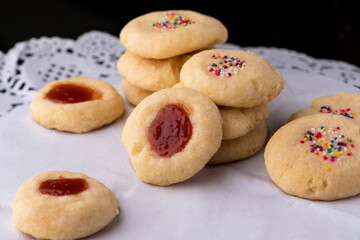 The polvoron or mantecado is a cake, generally small, made of flour.