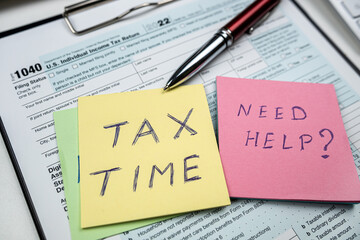 Memo sticker with text Need help on blank 1040 tax form 2022