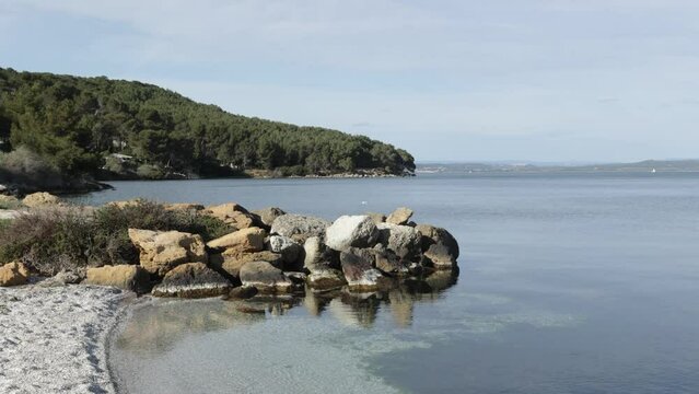 plage du Ranquet sur l'&eacute;tang de Berre &agrave; Istres