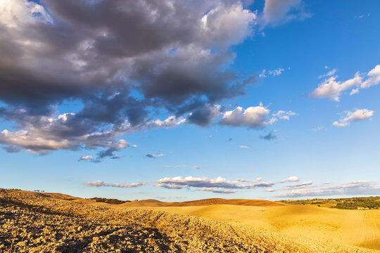 Italy, Tuscany, San Quirico d'Orcia, Clouds over rolling landscape of Val d'Orcia