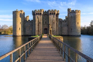 Fototapete Altes Gebäude Bodiam Castle, 14th-century medieval fortress with moat and soaring towers in Robertsbridge, East Sussex, England.