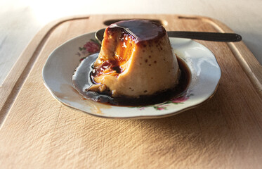 Flan de Huevo Casero Cortado