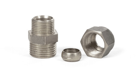 Steel fitting for plumbing pipes, connector for two different sizes