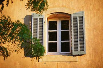 Fototapeta na wymiar Scenic view of streets of Roussillon, Provence, France