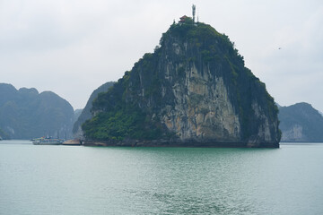 Fototapeta na wymiar Islands in Halong Bay which is the world natural heritage located close to Hanoi, Vietnam
