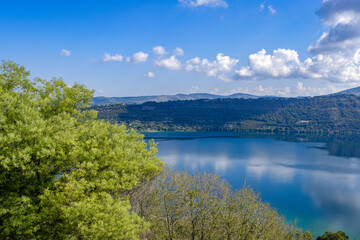 Fototapeta na wymiar Le lac Albano en Italie